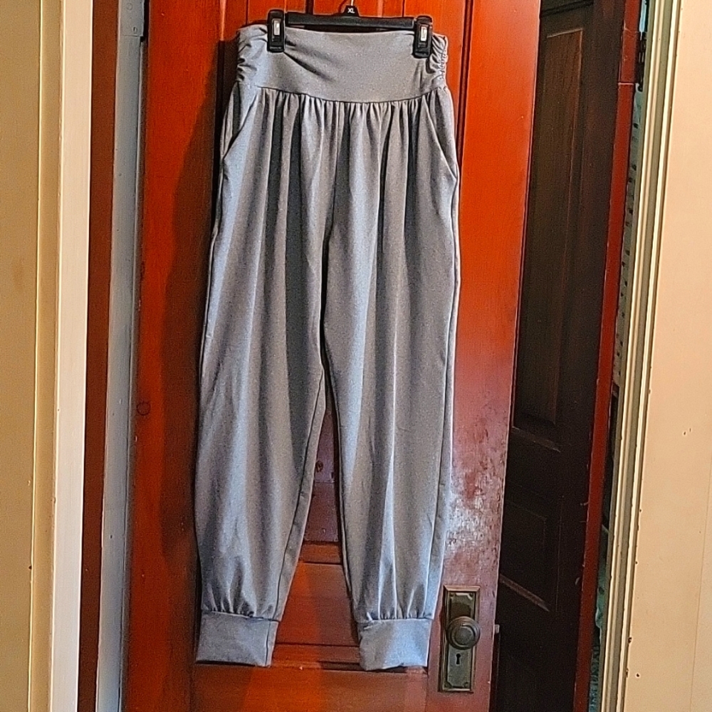 NWOT Super soft, high waisted, Gray Joggers in Large